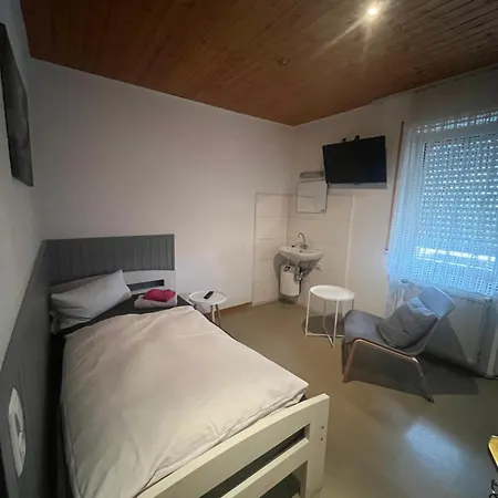 / Gaststätte Jonen‘s Eck Hotel *